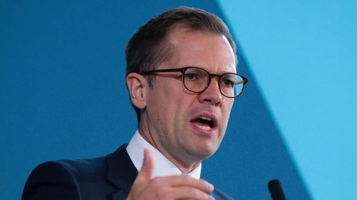 Call to shut down 'Jenrick hotels' in attack on Tory turncoat Reform MP Robert Jenrick