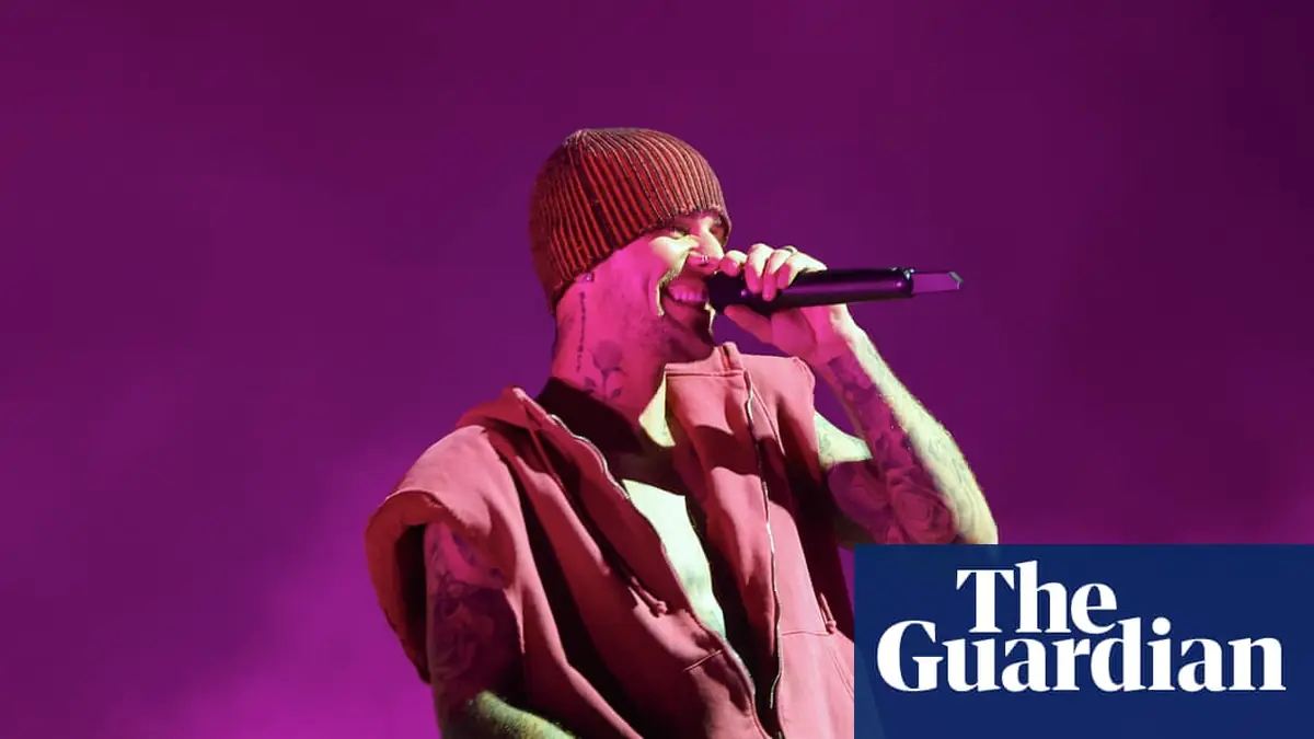 Justin Bieber performs surprise acoustic gig in beleaguered Los Angeles park