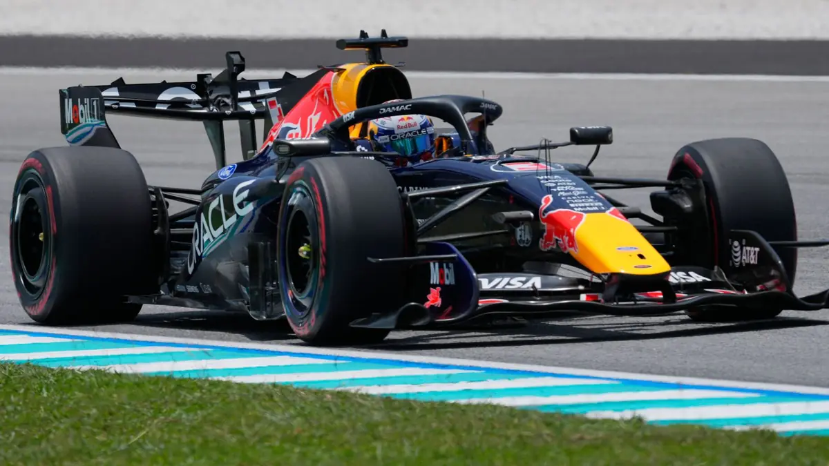 Verstappen makes fast start in Malaysia to outpace Russell