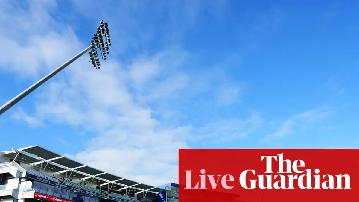 Warwickshire closing on title v Leicestershire, Somerset v Surrey, and more: county cricket final round, day t